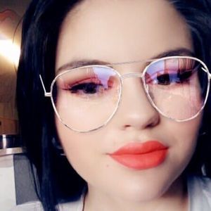 Meet your Posher, Fayth